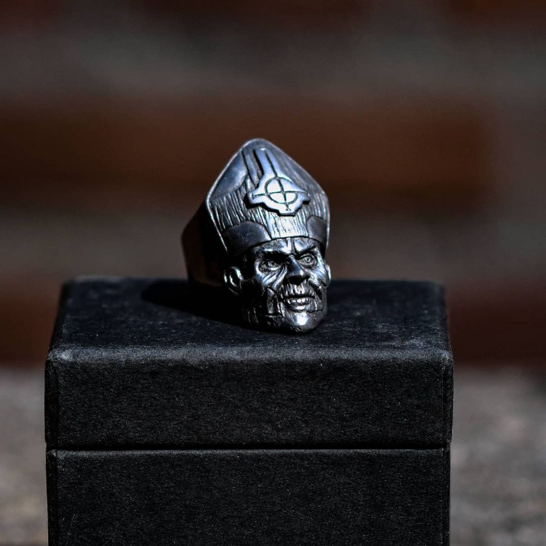 Ghost: Papa Emeritus
